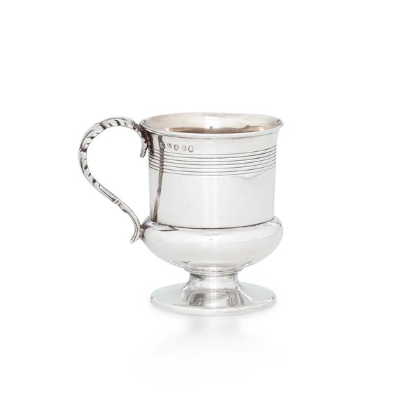 Mug. Argento fuso, sbalzato e cesellato. Londra 1815. Argentiere Rebecca Emes & Edward Barnard