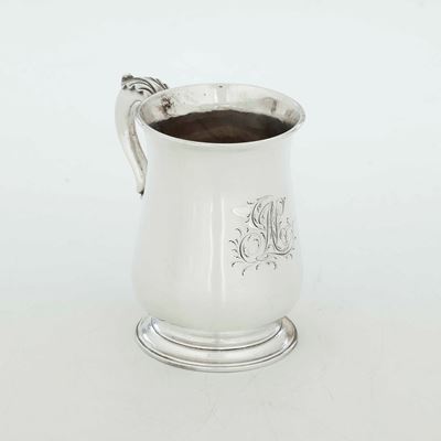Mug. Argento Fuso, Sbalzato e Cesellato. Londra 1775, Argentiere Js (non Identificato)