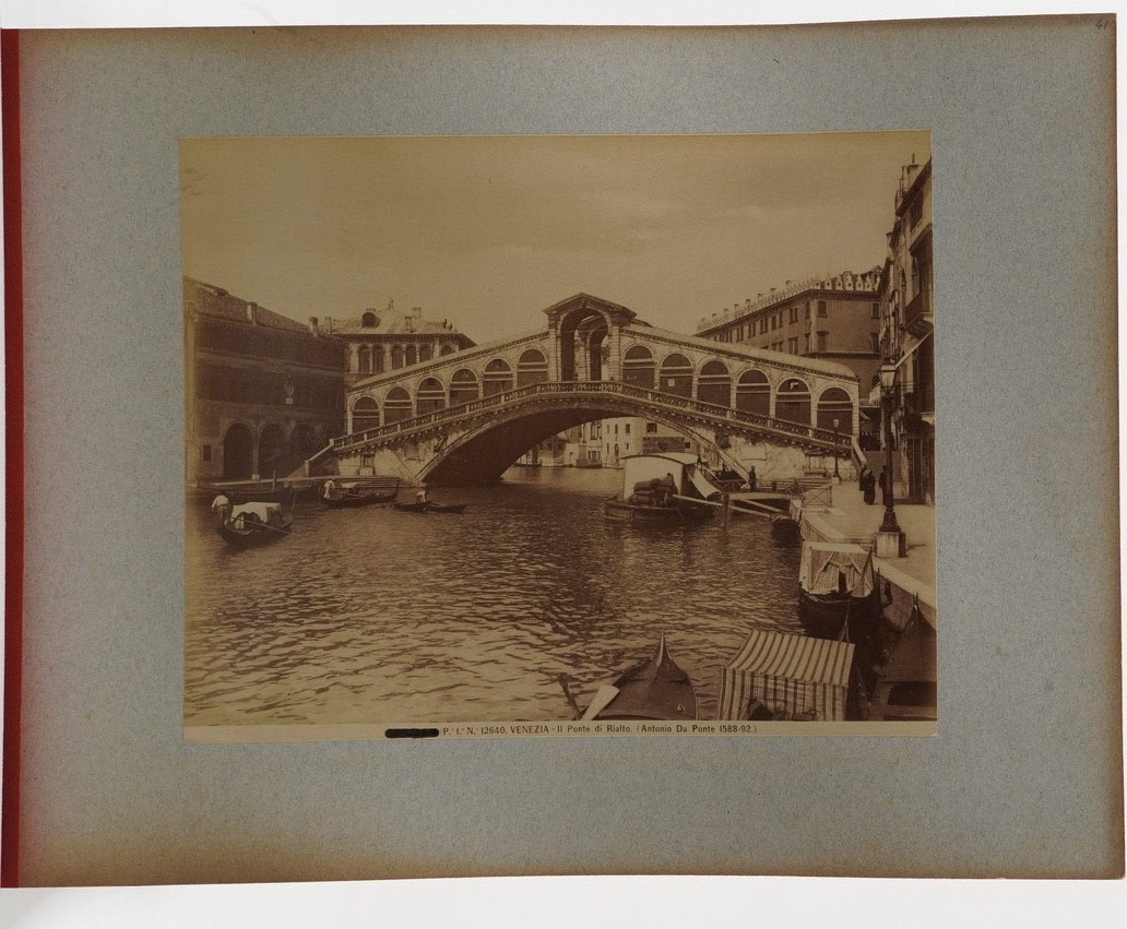 Raccolta di Fotografie All'albumina Album con Vedute di Venezia e Milano (brogi)