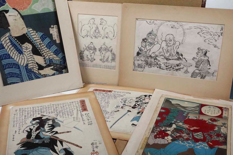 Gruppo di stampe e xilografie con diverse rappresentazioni, Giappone, XIX secolo, misure da cm 20x15 a cm 37x26  - Auction Oriental Art - Cambi Casa d'Aste