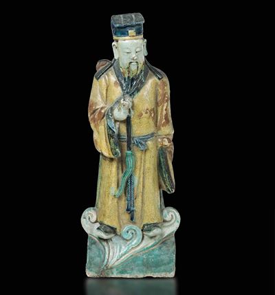 Tegola con Figura di Saggio Stante in Terracotta Invetriata, Cina, Dinastia Ming, XVII Secolo