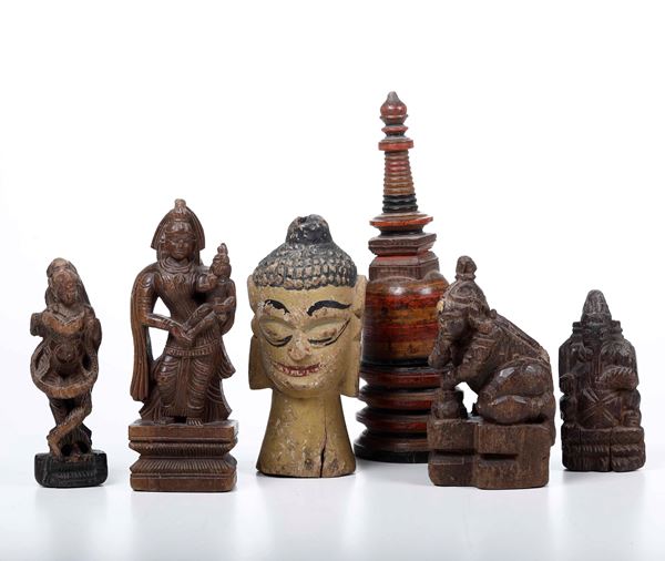 Lotto di sei sculture in legno, India, XIX secolo