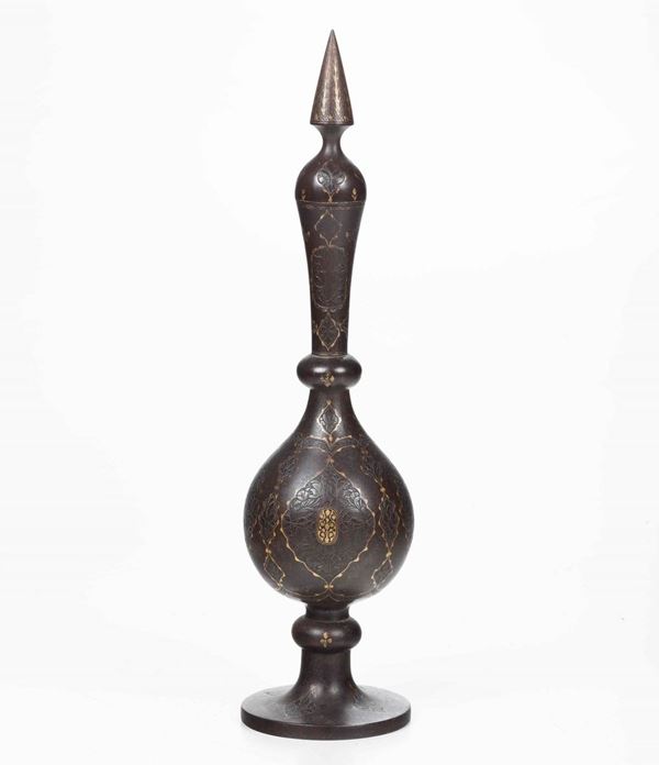 Fiasca in bronzo fuso, cesellato e ageminato. Turchia XIX secolo