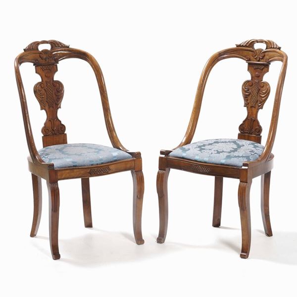 Coppia di sedie in legno intagliato, XIX secolo