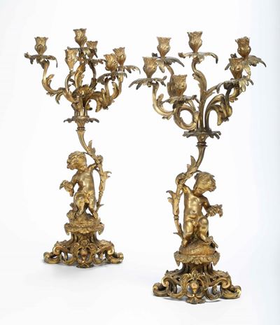Coppia Candelabri con Putti in Metallo Dorato. XIX Secolo