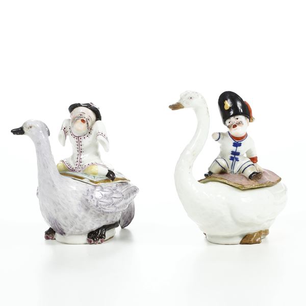 Coppia di piccoli contenitori. Primi decenni del XX secolo.