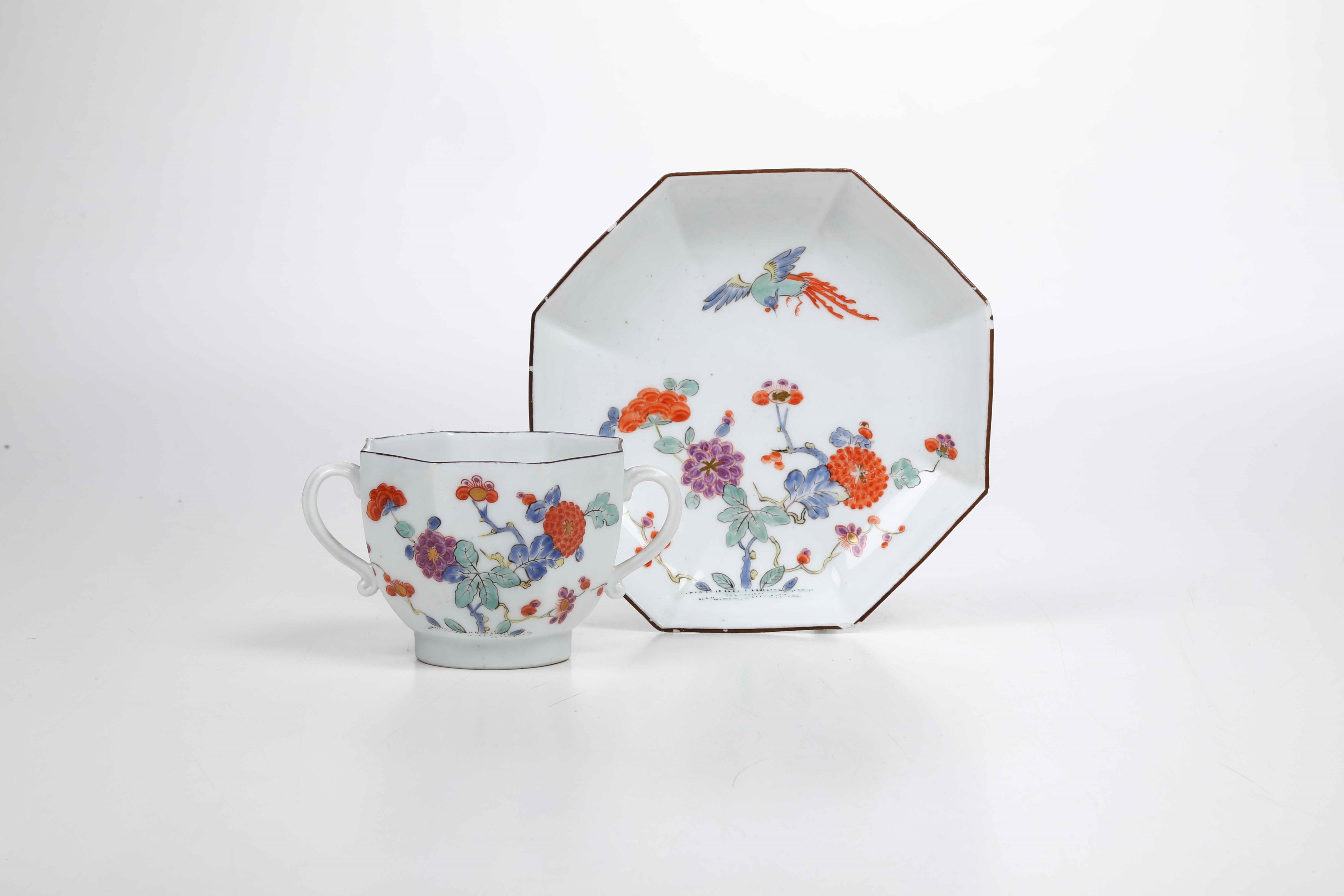 Rara Tazza con Piattinomeissen, 1725-1730