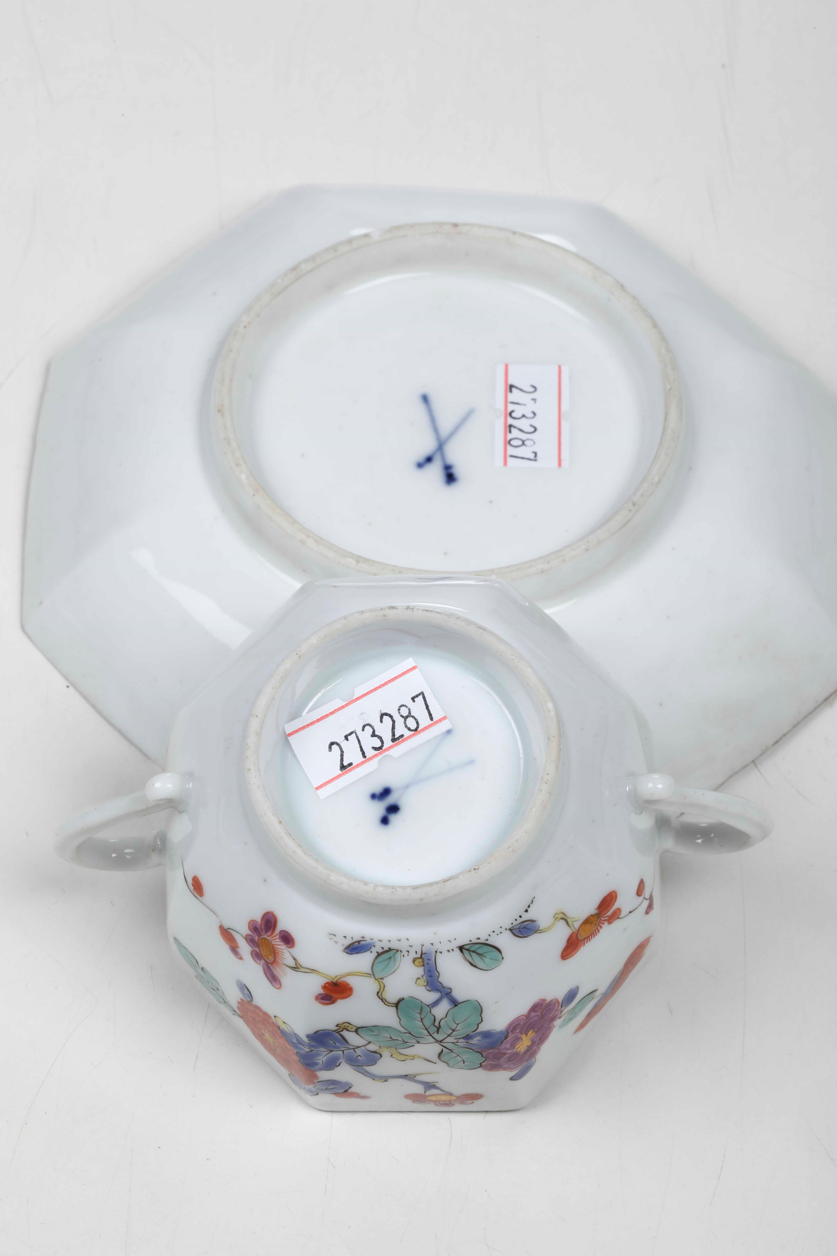 Rara Tazza con Piattinomeissen, 1725-1730