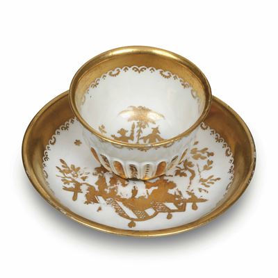 Rara Tazza con Piattinomeissen, 1720 Circa (porcellana)augsburg, Bottega dei Seuter, 1725-1730 Ci...