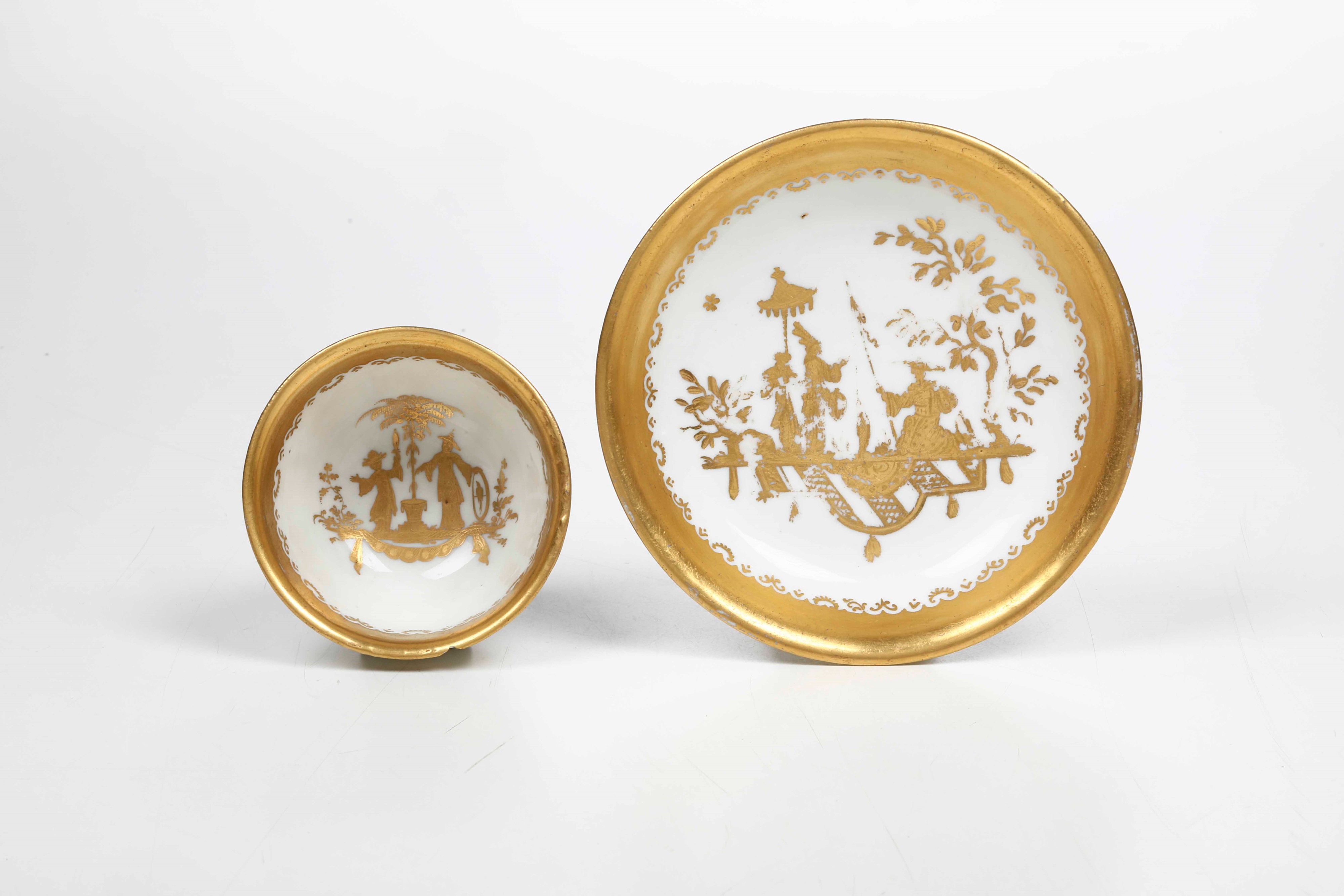 Rara Tazza con Piattinomeissen, 1720 Circa (porcellana)augsburg, Bottega dei Seuter, 1725-1730 Ci...