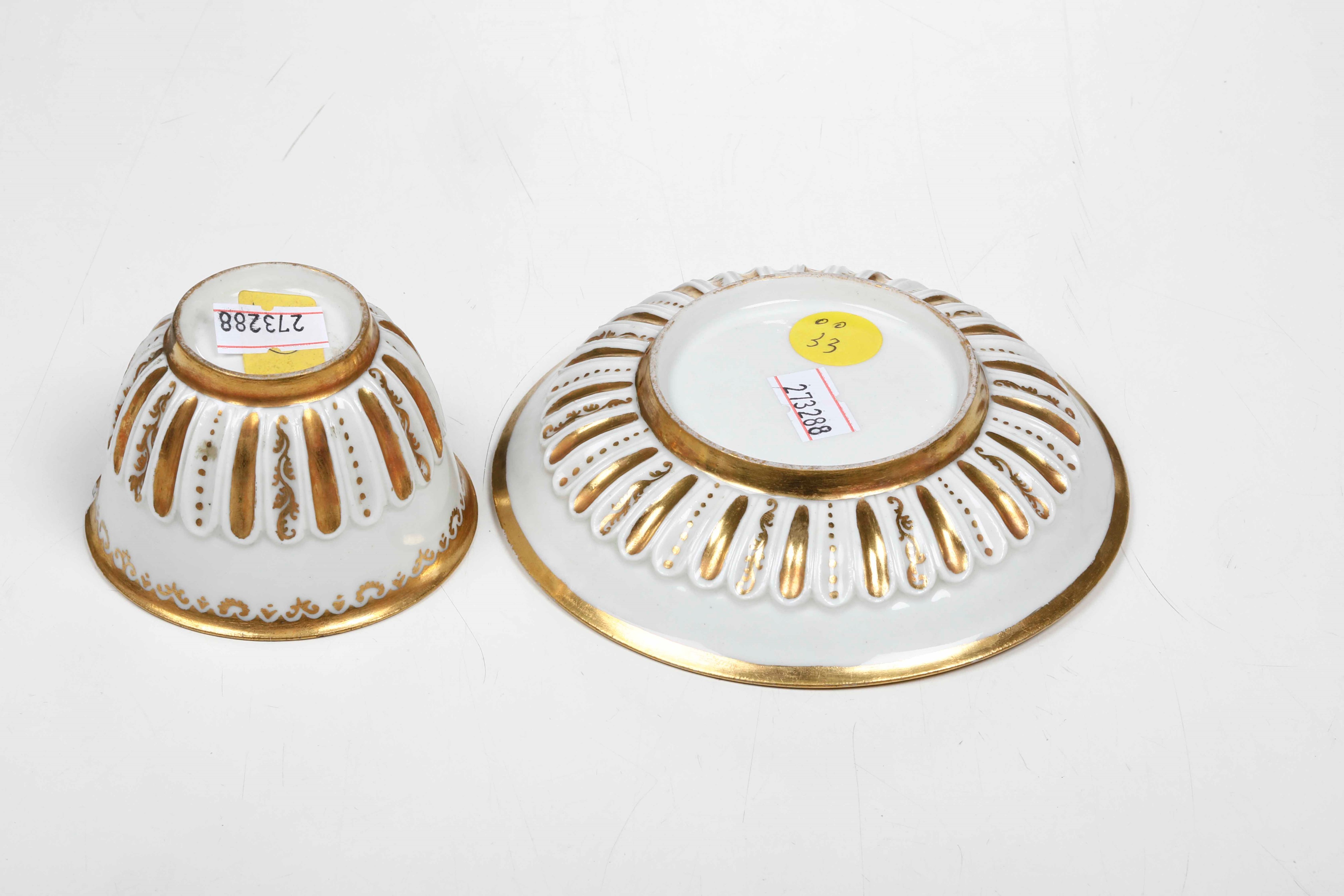 Rara Tazza con Piattinomeissen, 1720 Circa (porcellana)augsburg, Bottega dei Seuter, 1725-1730 Ci...
