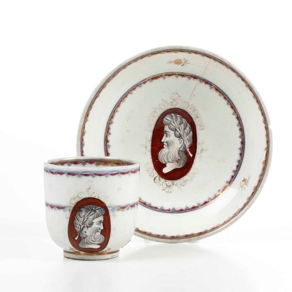 Tazza con piattino. Vienna, Manifattura Imperiale, terzo quarto del XVIII secolo.