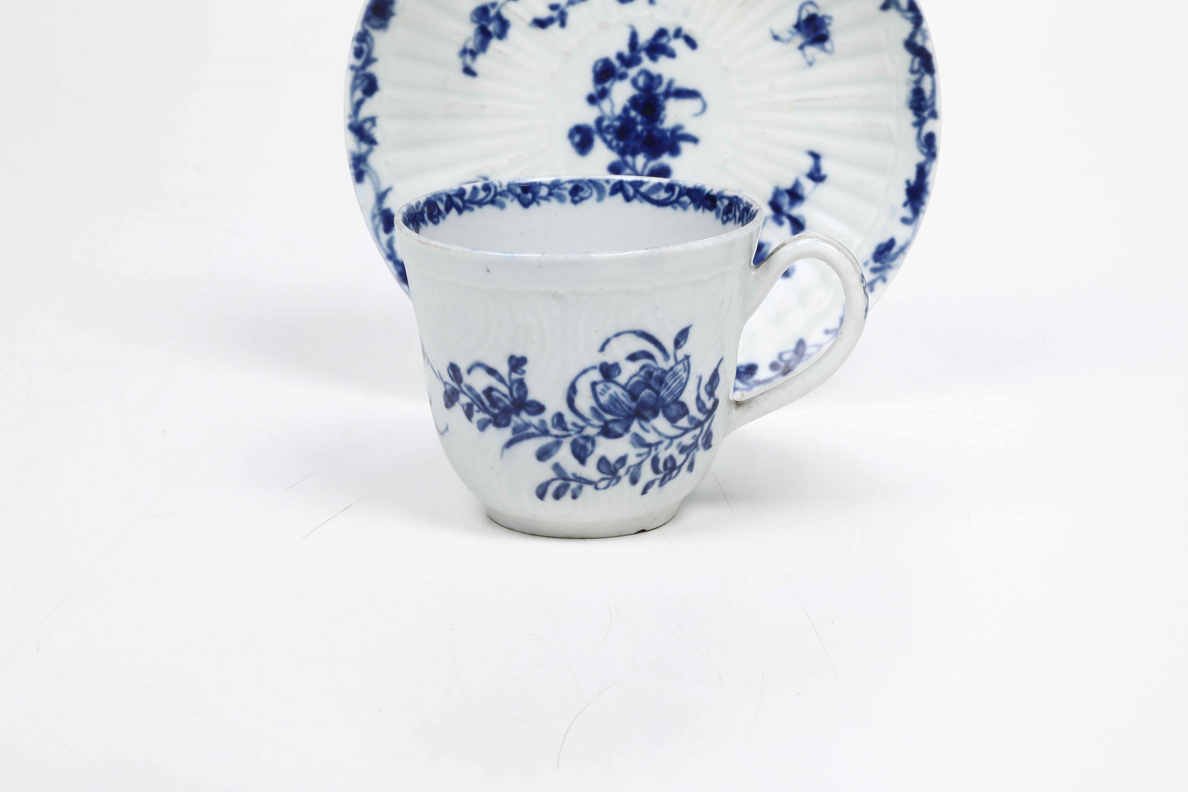 Una Tazza e un Piattino.inghilterra, Manifattura di Bristol, 1770-1780 Circa.