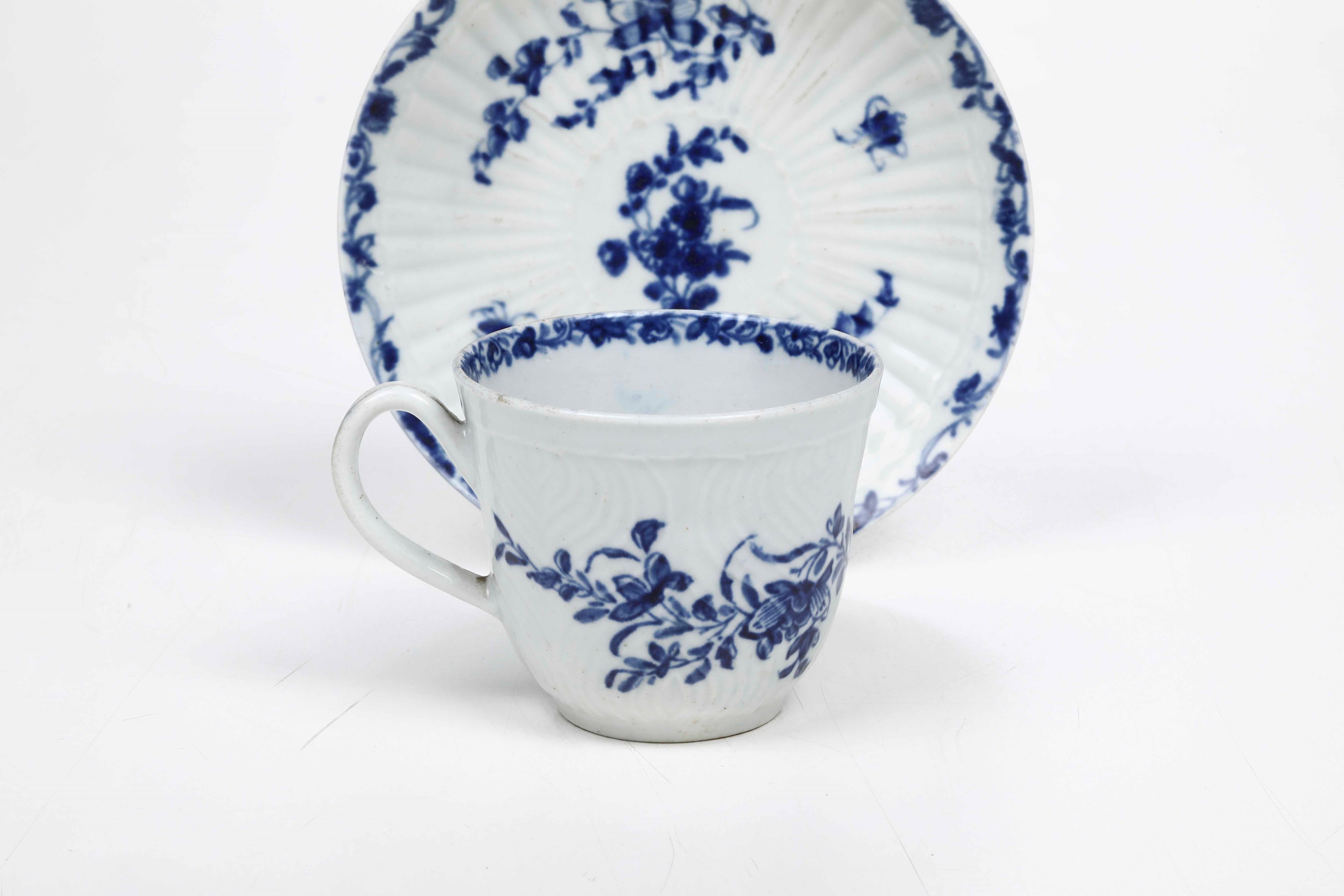 Una Tazza e un Piattino.inghilterra, Manifattura di Bristol, 1770-1780 Circa.