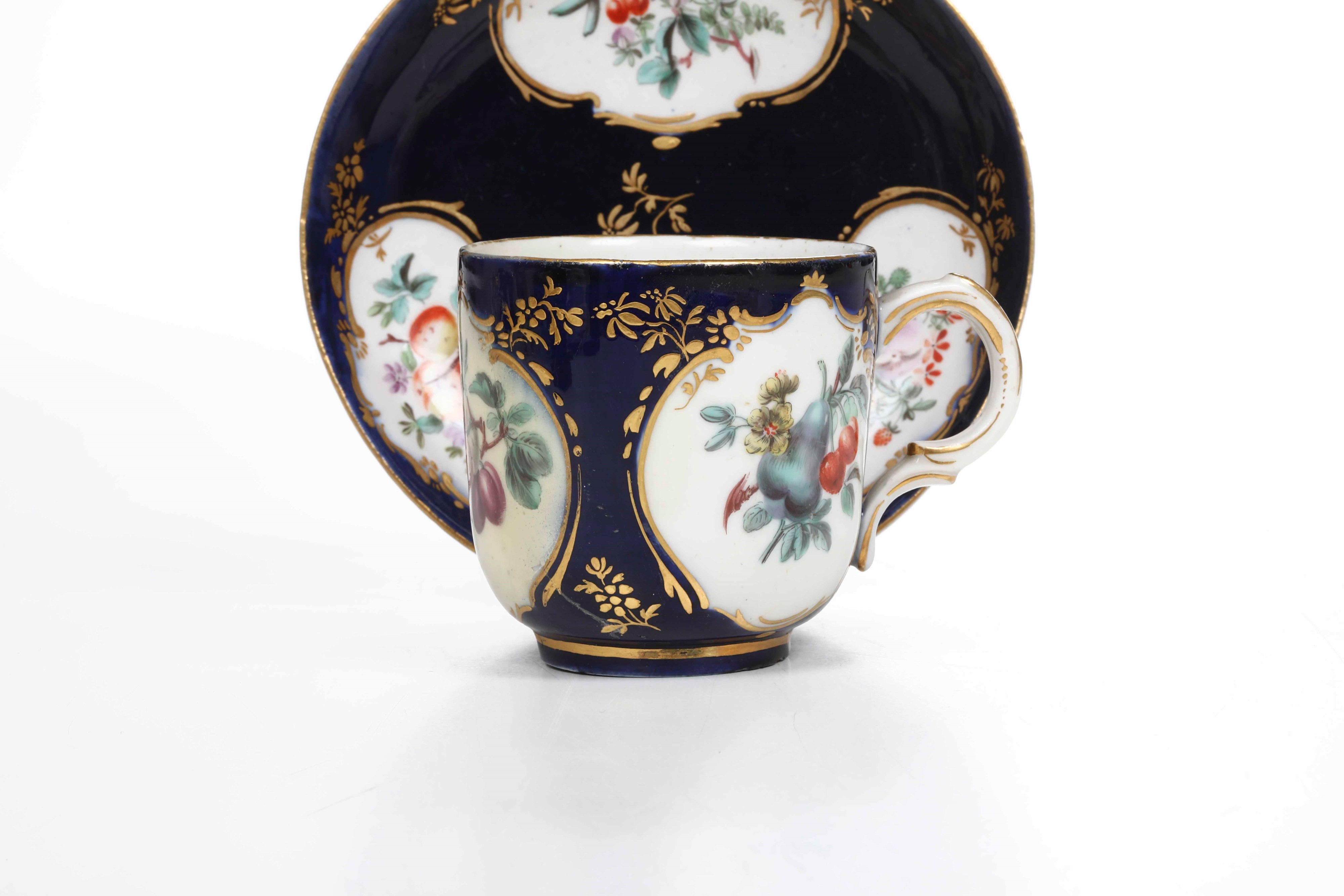 Tazza con Piattinobelgio, Manifattura di Tournai, Terzo Quarto del XVIII Secolo