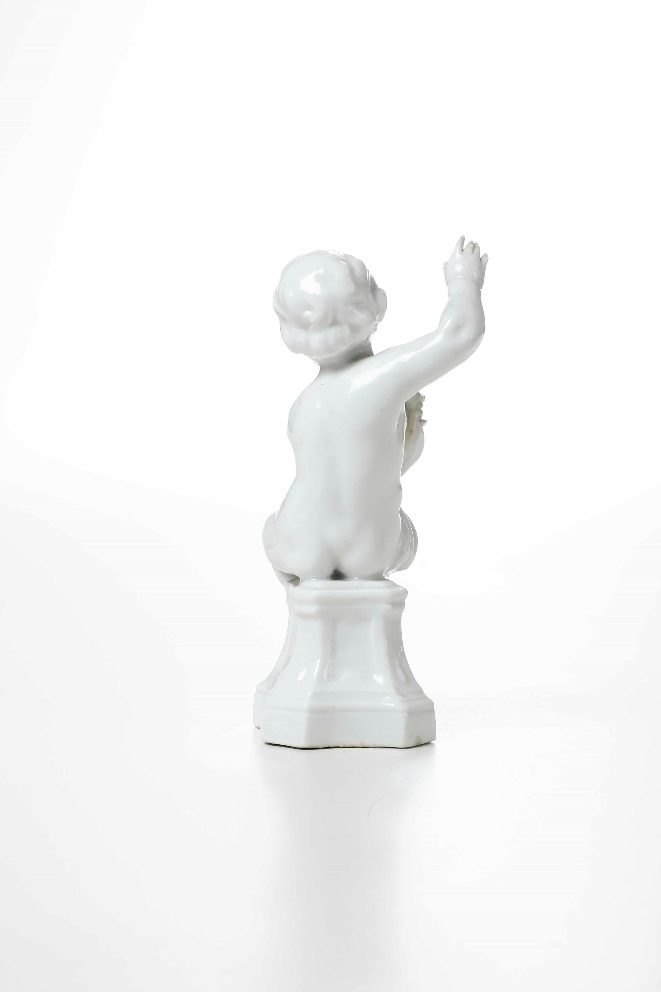 Figurina di Putto.vienna, Manifattura Imperiale, 1750 Circa.