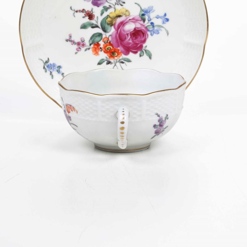 Una Tazza e un Piattinogermania, Manifattura di Ludwigsburg XVIII Secolo (piattino) Tazza Imitazi...