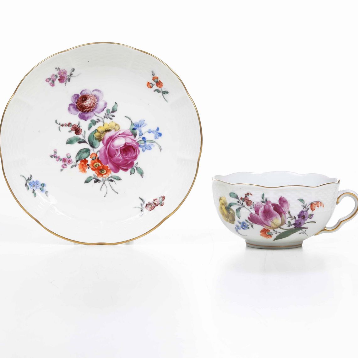 Una Tazza e un Piattinogermania, Manifattura di Ludwigsburg XVIII Secolo (piattino) Tazza Imitazi...