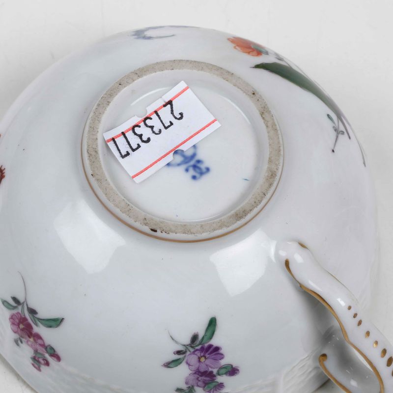 Una Tazza e un Piattinogermania, Manifattura di Ludwigsburg XVIII Secolo (piattino) Tazza Imitazi...