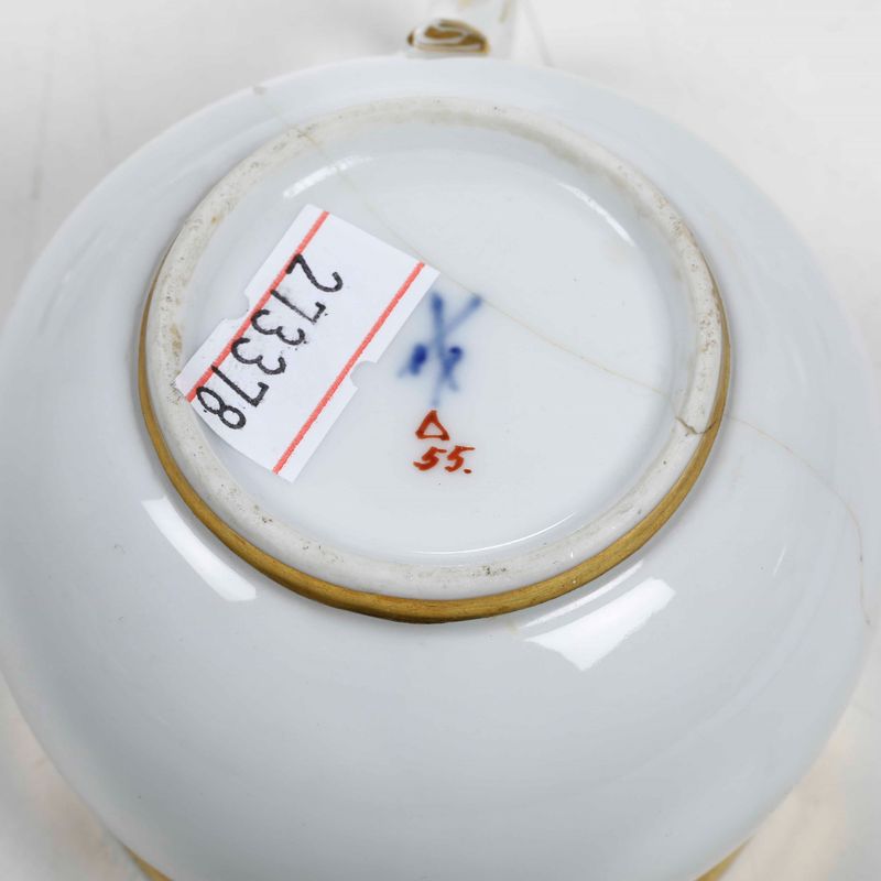 Tazza Coperta con Piattino.meissen, XIX Secolo.