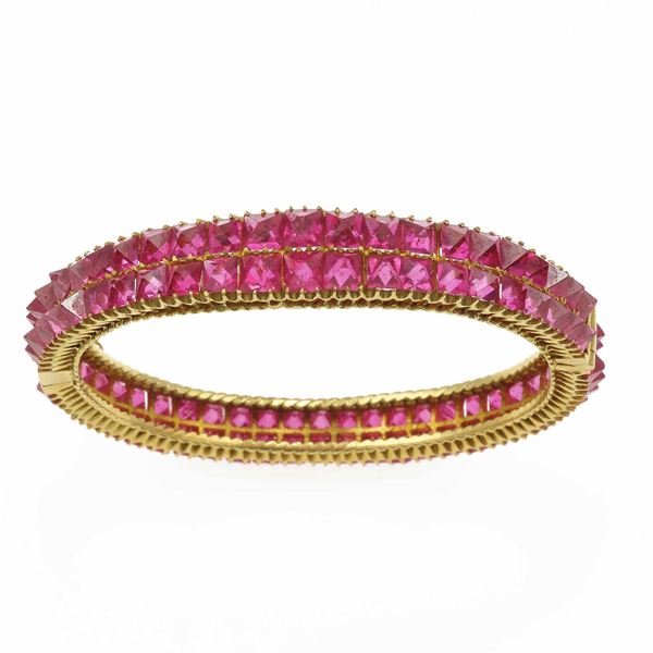 Pink spinel and gold bangle