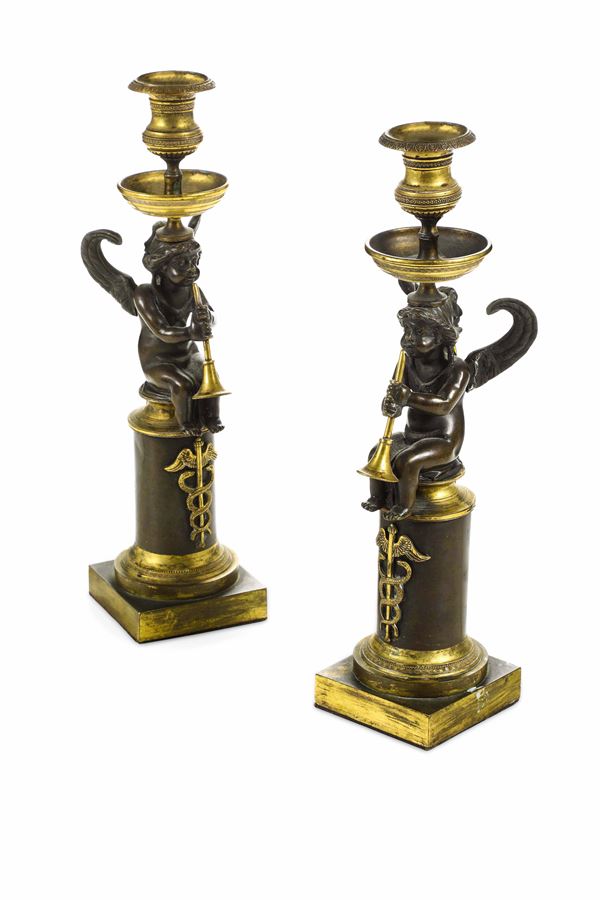 Coppia di candelieri. Bronzo fuso, brunito e dorato, Francia XIX secolo