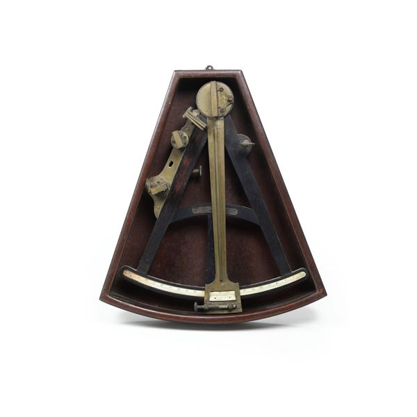 Ottante in metallo e legno