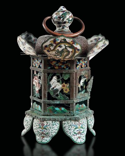Lanterna a Smalti Policromi Cloisonnè Raffigurante Draghi e Uccelli, Cina, Dinastia Qing, XIX Sec...