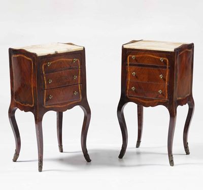 Coppia di Comodini in Legno Lastronato. XIX-XX Secolo