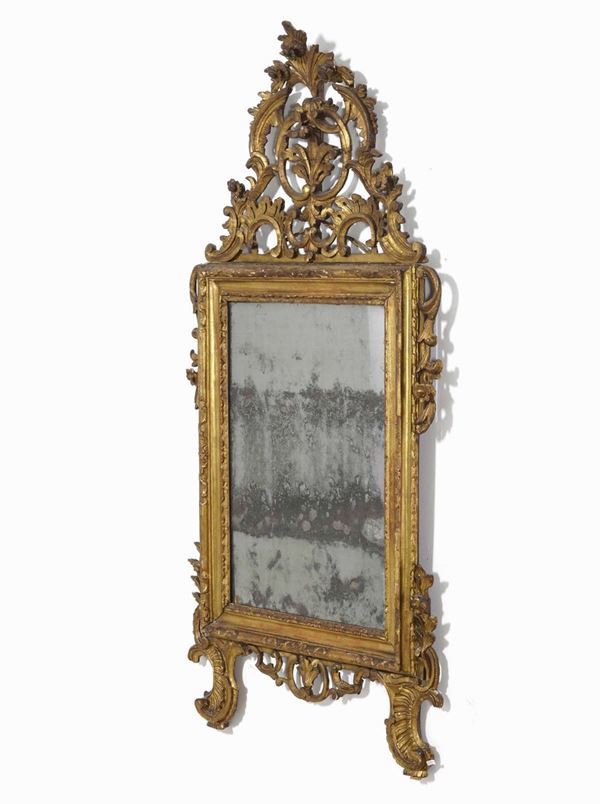 Specchiera in legno intagliato, traforato e dorato. XXVIII-XIX Secolo