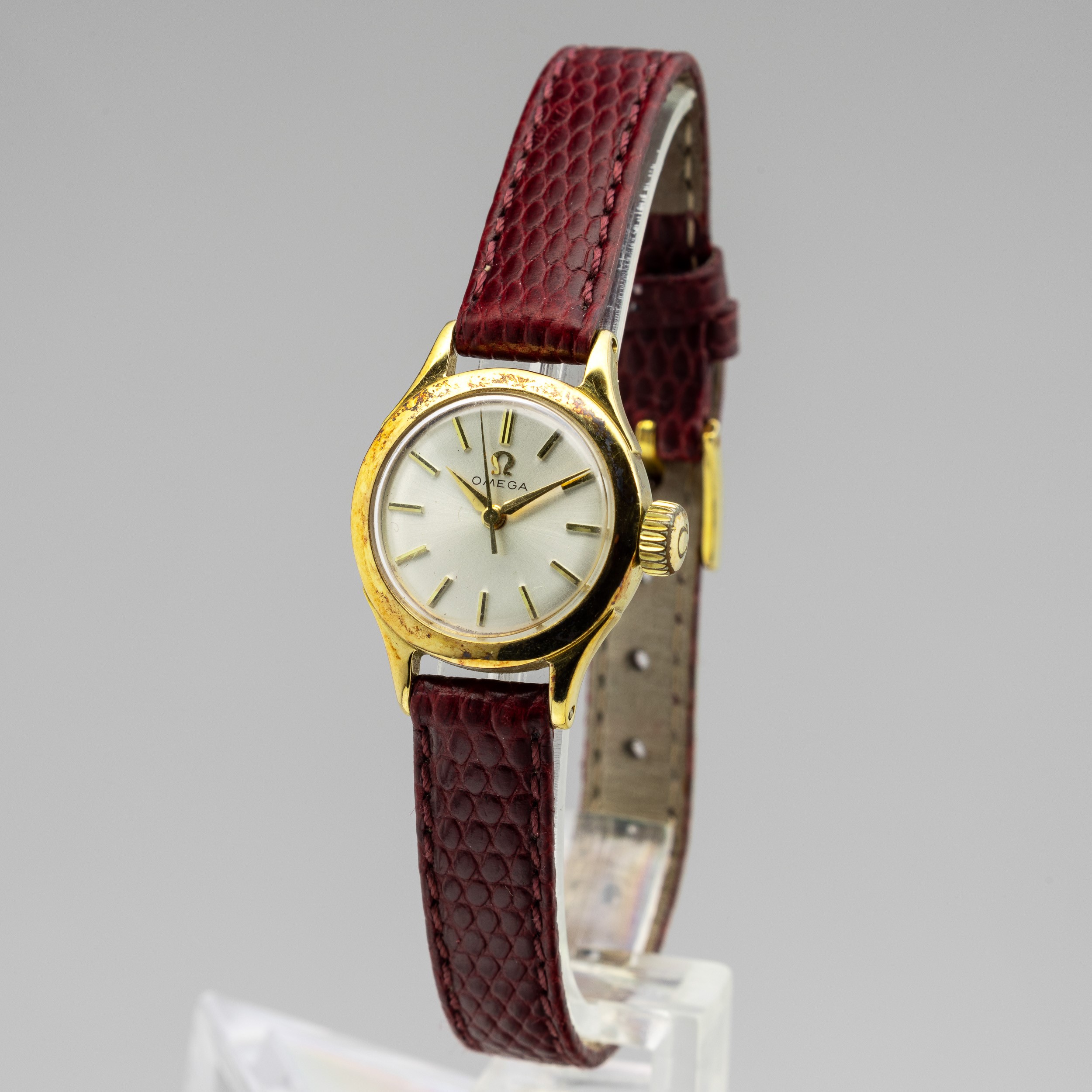 Omega Lady in Oro, Ref. 2572, Quadrante Argentè con Indici Applicati, Carica Manuale, Cinturino i...