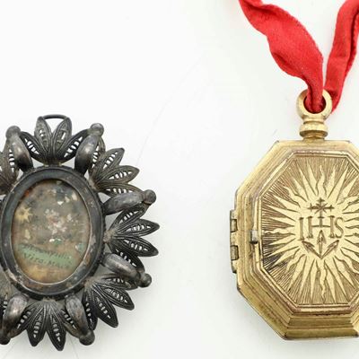Reliquiario Bivalva in Bronzo Fuso, Dorato e Cesellato. Italia XVII Secolo