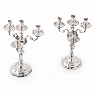 Coppia di Candelabri a Cinque Fiamme. Argenteria Milanese del XX Secolo per Maison Buccellati