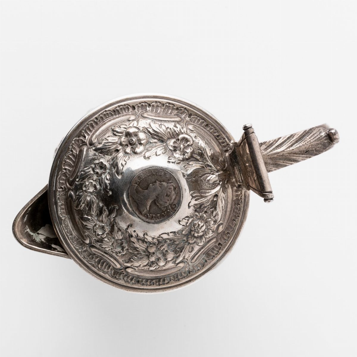 Mug. Argento Fuso, Sbalzato e Cesellato. Londra 1784. Argentiere Tl (non Identificato)