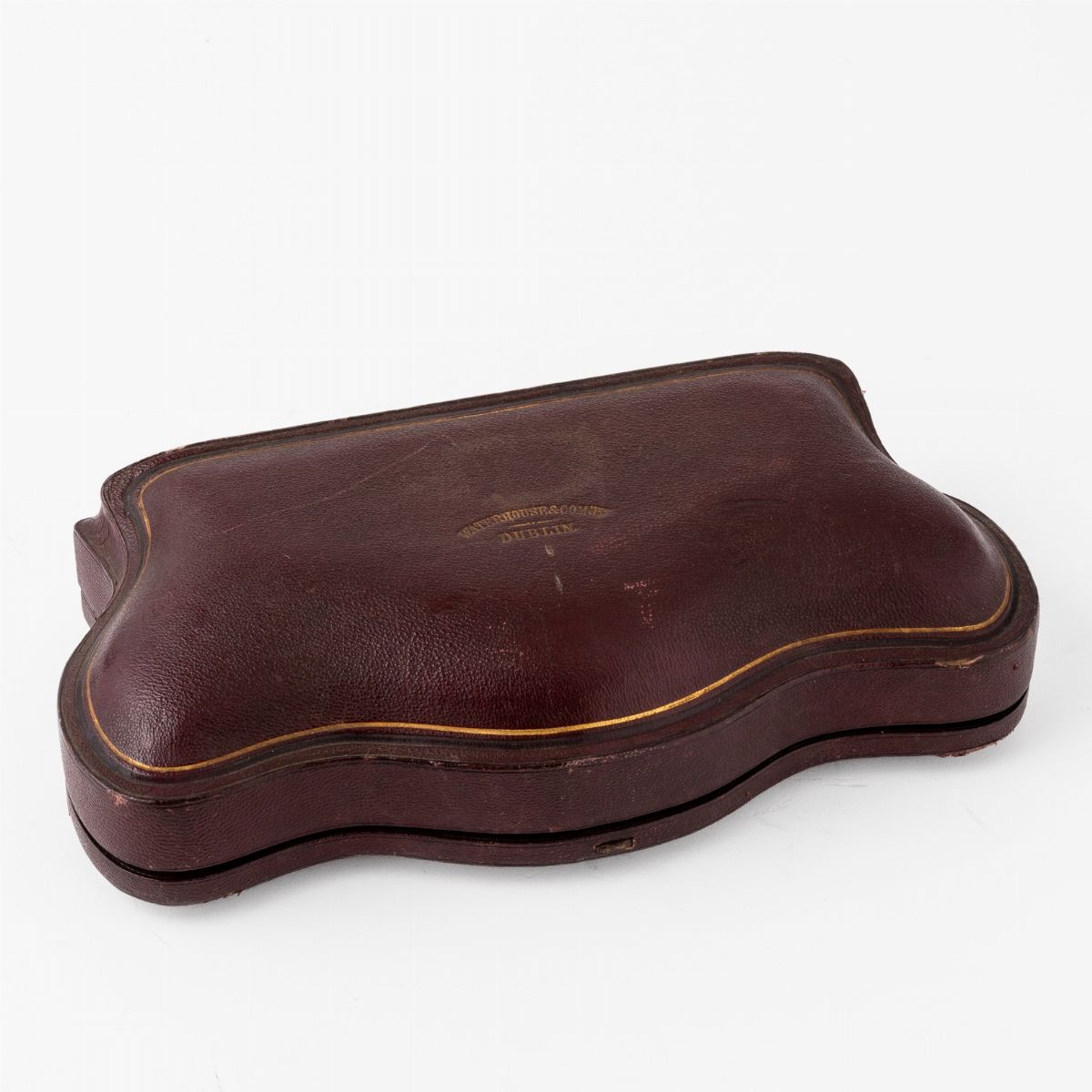 Scatola con 4 Salierine e Cucchiaini. Argento Fuso e Sagomato. Londra 1873, Argentiere R.r (non I...