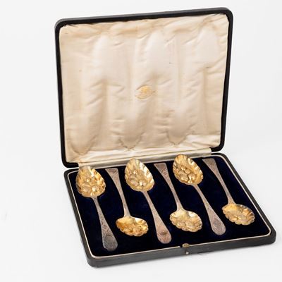Sei Cucchiai. Argento Fuso, Sagomato e Cesellato. Bollo della Città di Londra per L'anno 1815