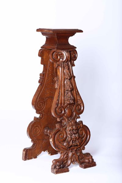 Portavaso in Legno Intagliato