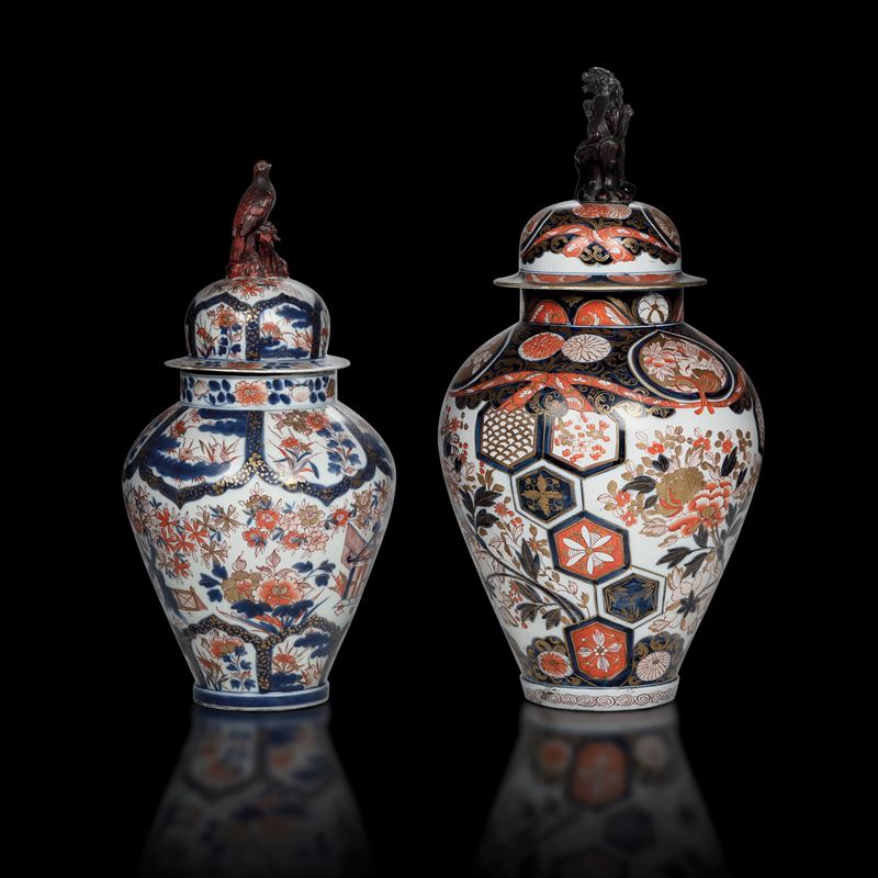 Due potiche in porcellana a decoro naturalistico Imari, Giappone, Arita, fine XVII secolo  - Asta Fine Chinese Works of Art - Cambi Casa d'Aste