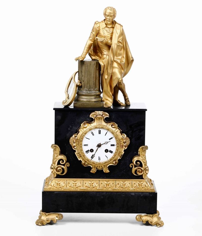 Pendola da tavolo in bronzo dorato e patinato. Francia XIX-XX secolo  - Auction  [..]