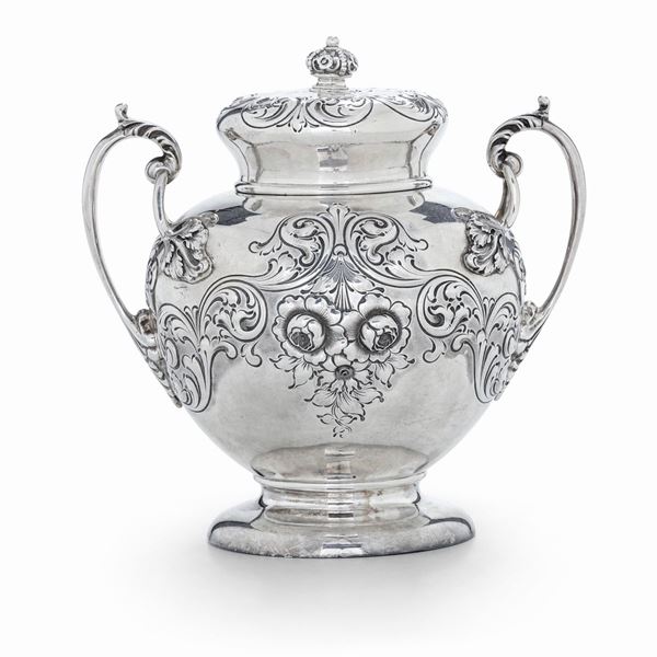 Vaso biansato USA inizi XX secolo. Argentiere Theodore B. Starr, New York.