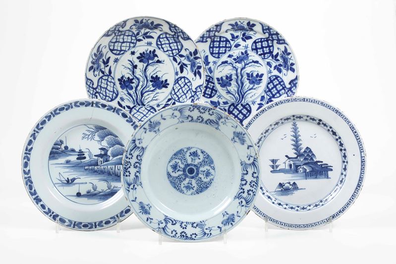 Cinque piatti Olanda, Manifatture di Delft, XVIII  - Asta Ceramiche - Cambi Casa d'Aste
