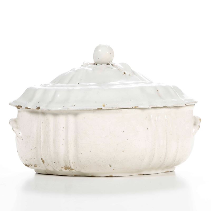 Una zuppiera e un coperchio, XVIII secolo  - Asta Ceramiche - Cambi Casa d'Aste