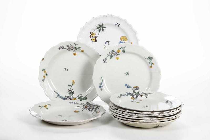 Undici piatti Francia, Manifattura di Moustier, XVIII secolo  - Auction Ceramics - Cambi Casa d'Aste