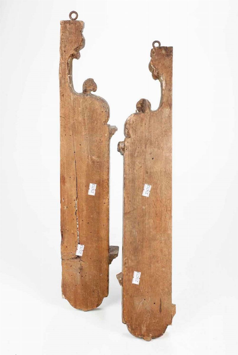 Coppia di Mensole in Legno Dorato e Dipinto. XVII-XVIII Secolo