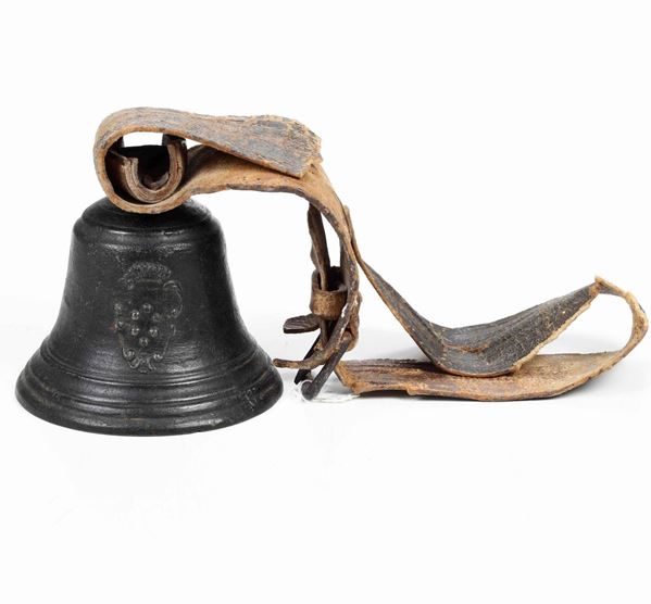Antica campana in bronzo decorata con doppio stemma Mediceo