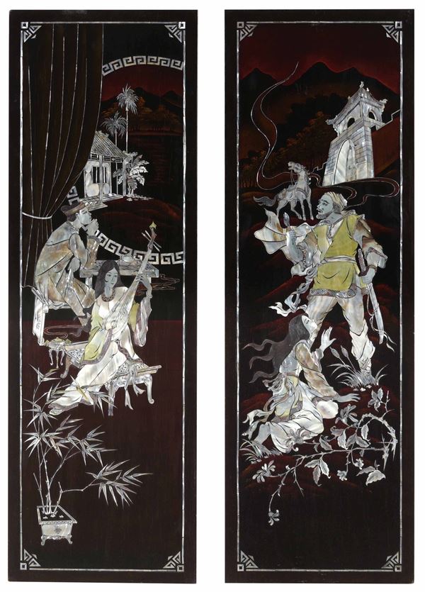 Coppia di pannelli in legno laccato e intarsi in madreperla raffiguranti scene di vita comune, Cina, Repubblica, XX secolo