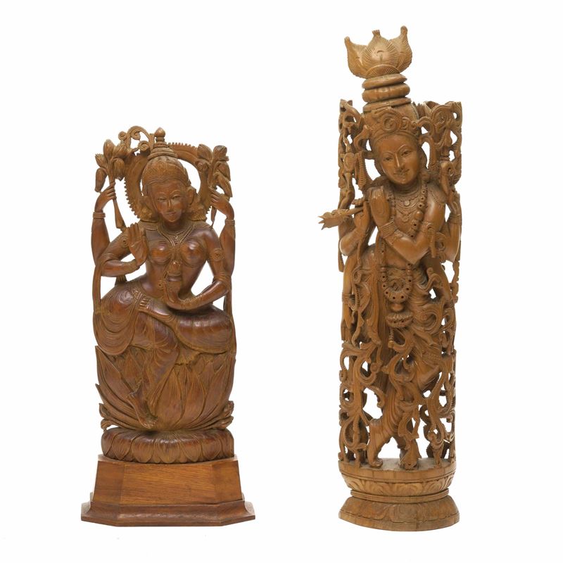 Lotto composto da due figure di divinità scolpite in legno, India, XIX secolo  - Asta Asian Art - Cambi Casa d'Aste