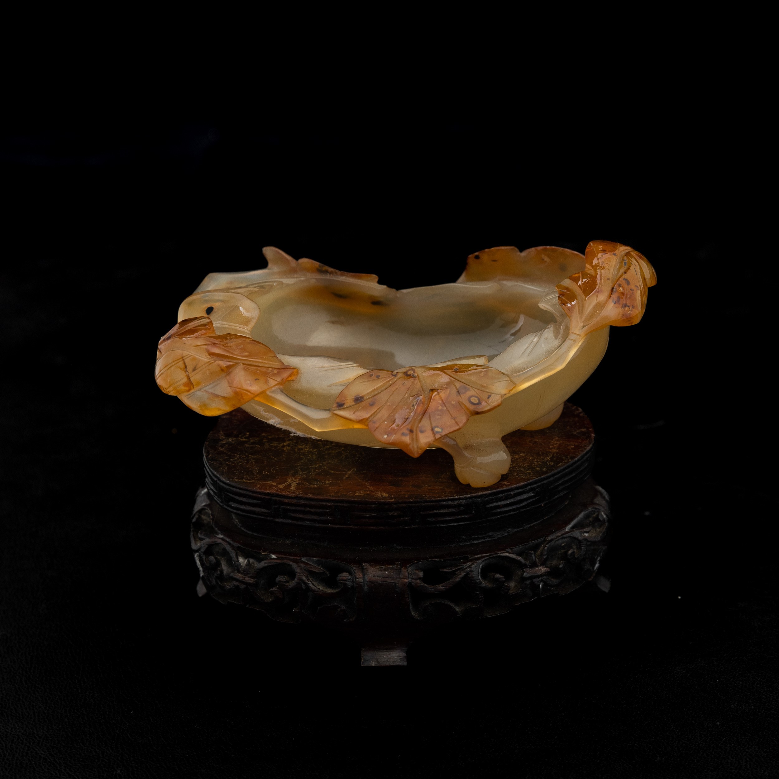 Sciacquapennelli Scolpito in Agata con Decoro Vegetale a Traforo, Cina, Dinastia Qing, XIX Secolo