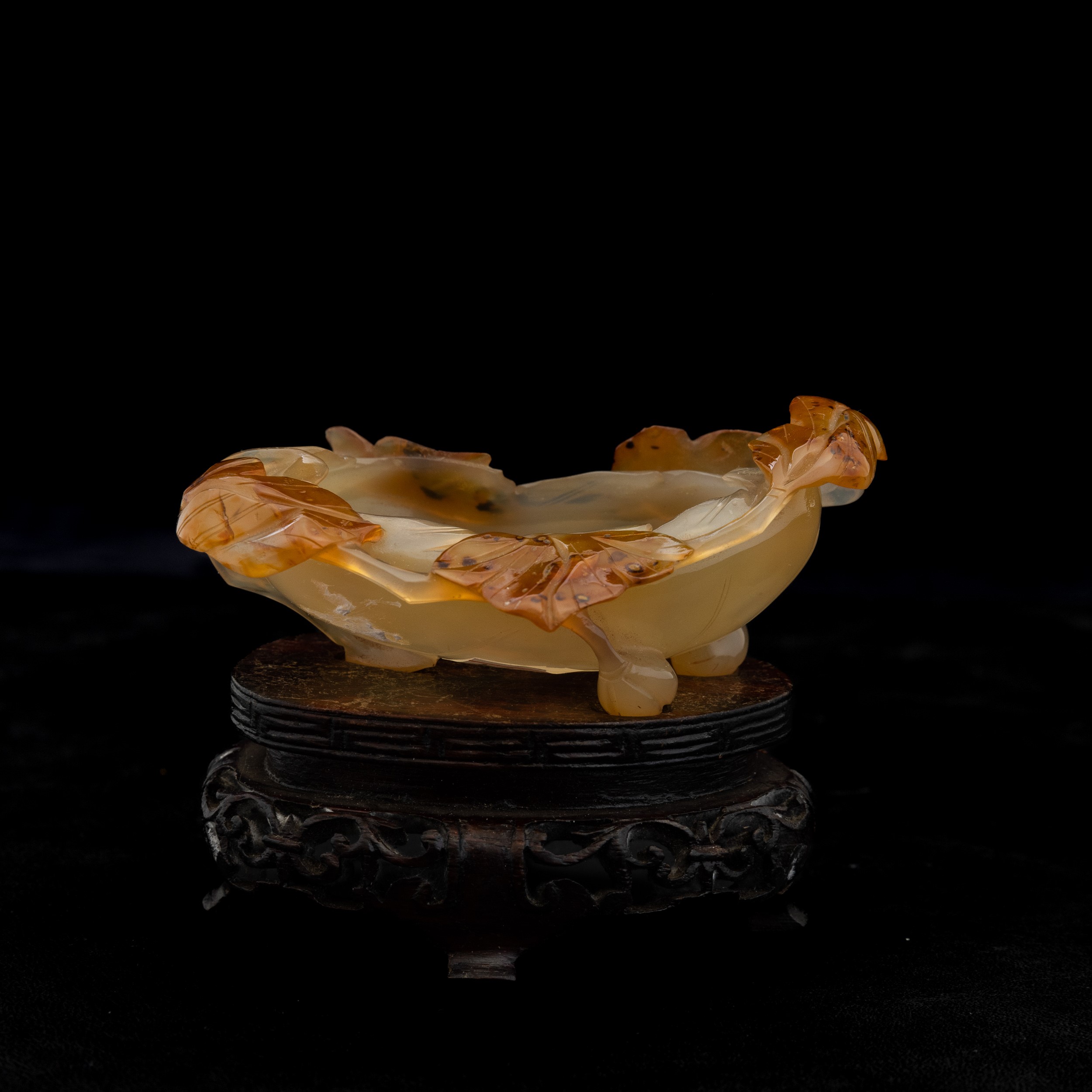 Sciacquapennelli Scolpito in Agata con Decoro Vegetale a Traforo, Cina, Dinastia Qing, XIX Secolo