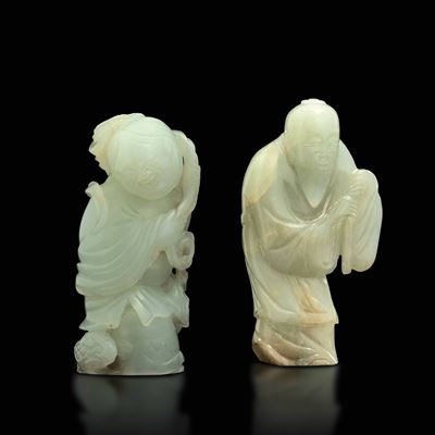Lotto Composto da Due Figurine Scolpite in Giada Bianca e Celadon, Cina, Dinastia Qing, XIX Secol...
